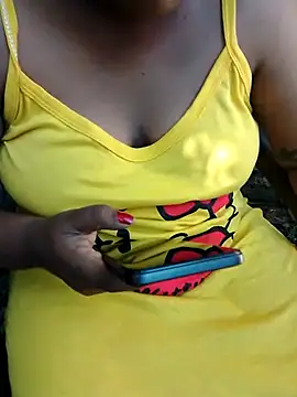 Snapshot of princesslesbi chatting on 02/02/25, 10:24 princesslesbi online show from 02/02/25, 10:24