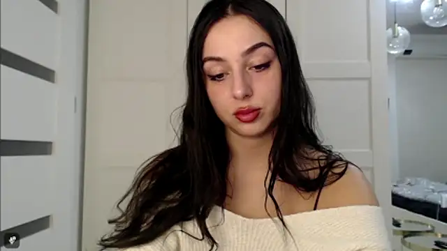 courtneyPerfect online show from 12/15/25, 02:56