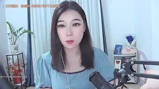 Snapshot of Amity-ox chatting on 11/08/25, 05:22 Amity-ox online show from 11/08/25, 05:22