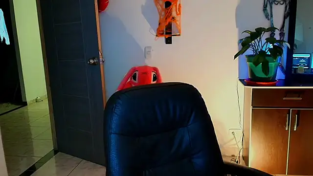 TinnaDawsom online show from 10/27/25, 12:55