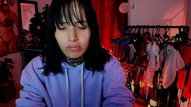 TinnaDawsom online show from 12/17/25, 02:05