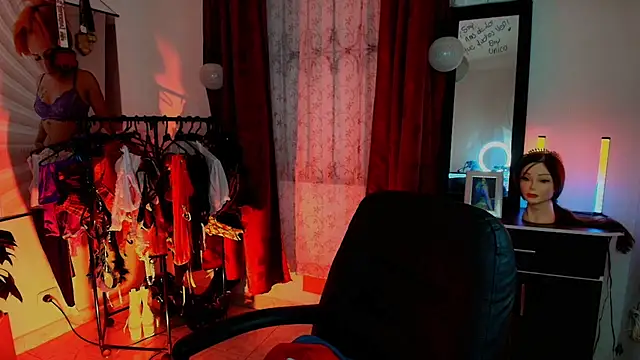 TinnaDawsom online show from 11/28/25, 12:11