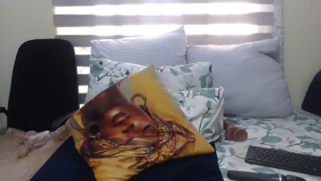 Foxybrownxx1 online show from 06/19/26, 06:52