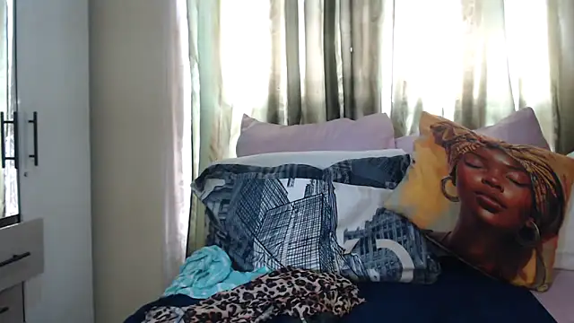 Foxybrownxx1 online show from 11/26/25, 07:08