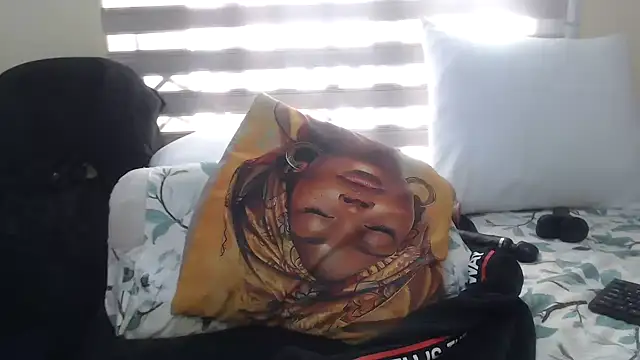 Foxybrownxx1 online show from 06/05/26, 06:52