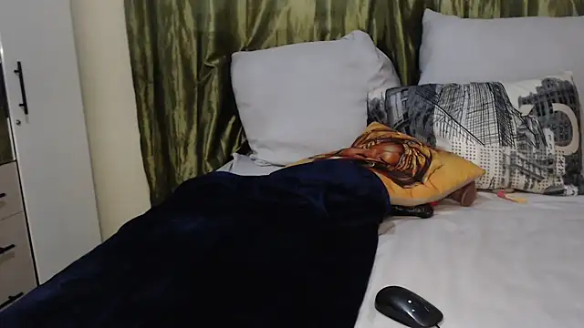 Foxybrownxx1 online show from 10/27/25, 01:39