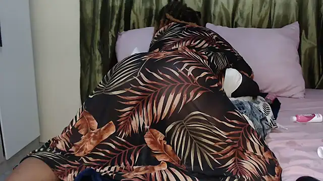 Foxybrownxx1 online show from 11/25/25, 06:19