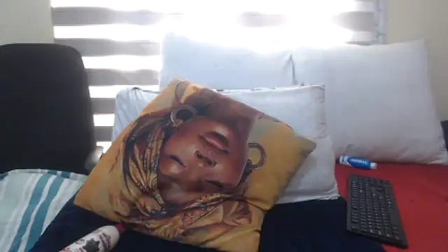 Foxybrownxx1 online show from 06/11/26, 06:21