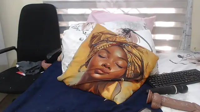 Foxybrownxx1 online show from 06/18/26, 06:45