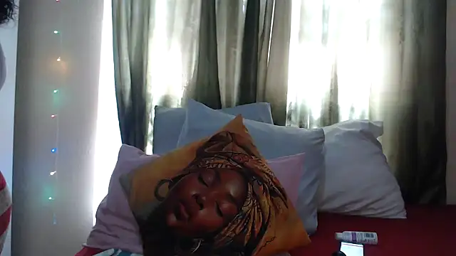 Foxybrownxx1 online show from 12/18/25, 06:29