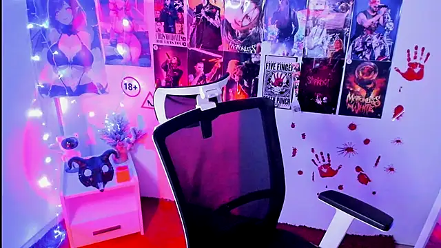 Snapshot of Rudy_02 chatting on 10/30/25, 10:24 Rudy 02 online show from 10/30/25, 10:24