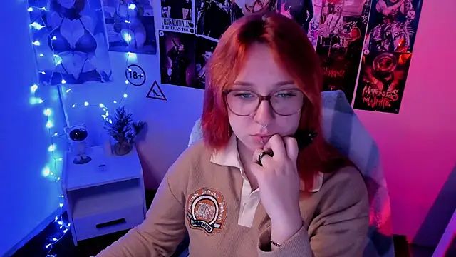 Snapshot of Rudy_02 chatting on 10/22/25, 08:30 Rudy 02 online show from 10/22/25, 08:30