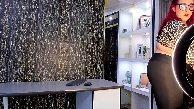 Snapshot of MirandaRossi chatting on 10/01/25, 02:49 MirandaRossi online show from 10/01/25, 02:49