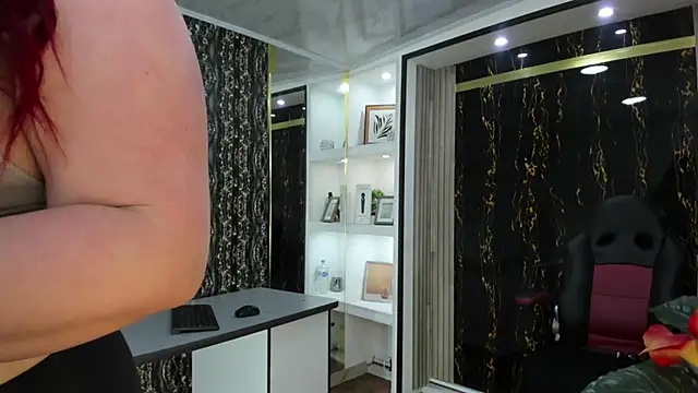 Snapshot of MirandaRossi chatting on 09/10/25, 02:43 MirandaRossi online show from 09/10/25, 02:43