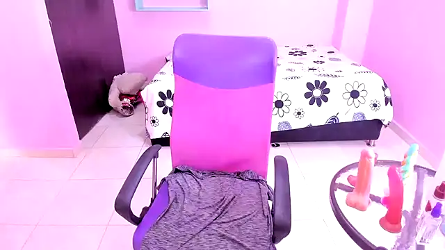 Snapshot of mommy_whore_slut chatting on 10/25/25, 12:28 mommy whore slut online show from 10/25/25, 12:28