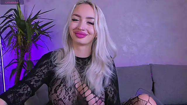 Snapshot of BambiAndAyline chatting on 02/06/25, 04:21 BambiAndAyline online show from 02/06/25, 04:21