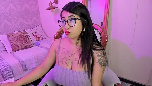 Snapshot of Sexy_cristall_ chatting on 03/02/25, 10:05 Sexy cristall online show from 03/02/25, 10:05