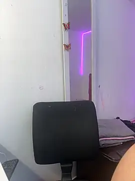 nix white online show from 11/06/25, 02:04