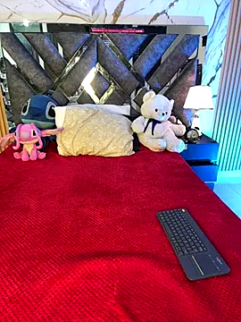 Snapshot of LylaLee111 chatting on 10/11/25, 01:12 LylaLee111 online show from 10/11/25, 01:12