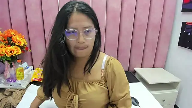 Miaa Smiith  online show from 10/12/25, 03:08