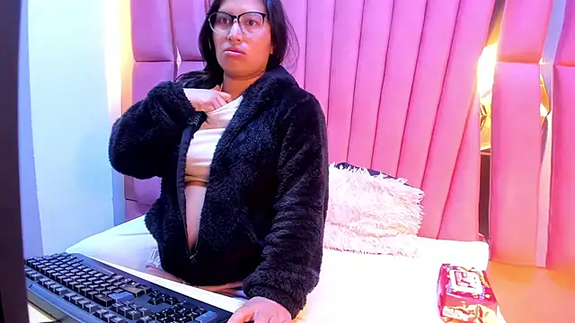 Miaa Smiith  online show from 07/03/26, 03:24