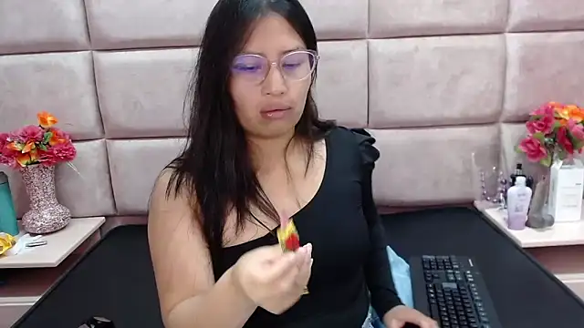 Miaa Smiith  online show from 03/01/25, 02:48