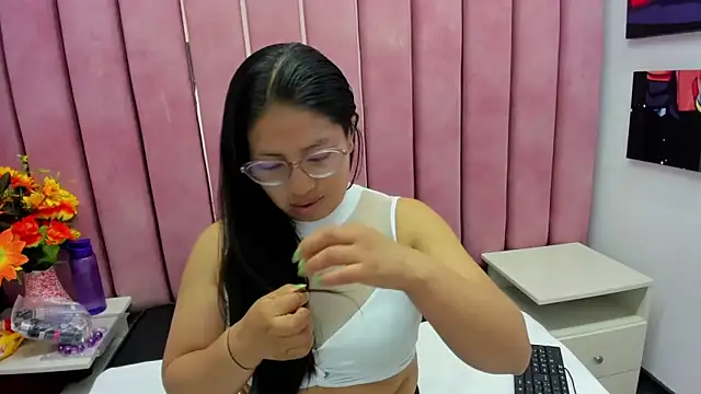 Miaa Smiith  online show from 10/19/25, 04:26