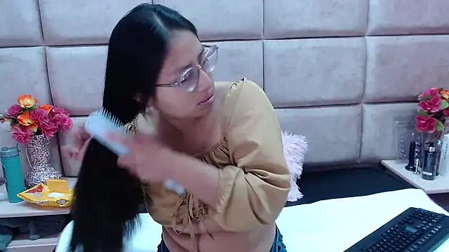 Miaa Smiith  online show from 03/11/25, 02:53