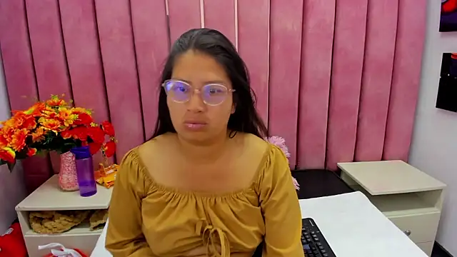 Miaa Smiith  online show from 09/18/25, 03:09