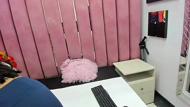 Miaa Smiith  online show from 10/10/25, 03:29