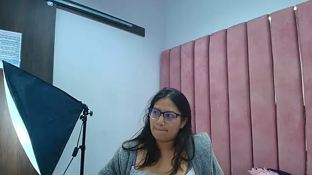 Miaa Smiith  online show from 12/23/25, 03:28