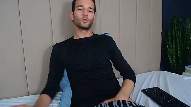 Snapshot of Christopher_saint chatting on 04/10/26, 01:40 Christopher saint online show from 04/10/26, 01:40