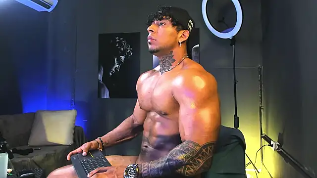 Snapshot of bradley_smith chatting on 02/12/26, 02:06 bradley smith online show from 02/12/26, 02:06