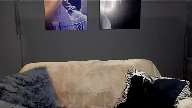 Snapshot of bradley_smith chatting on 12/21/25, 01:19 bradley smith online show from 12/21/25, 01:19