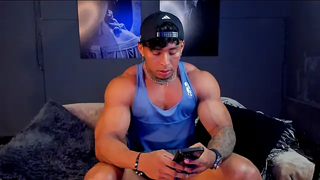 Snapshot of bradley_smith chatting on 12/22/25, 09:59 bradley smith online show from 12/22/25, 09:59