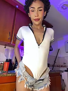 Snapshot of Ambarhilton chatting on 01/07/26, 02:38 Ambarhilton online show from 01/07/26, 02:38