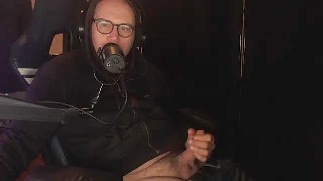 chicostick413 online show from 12/18/25, 01:48