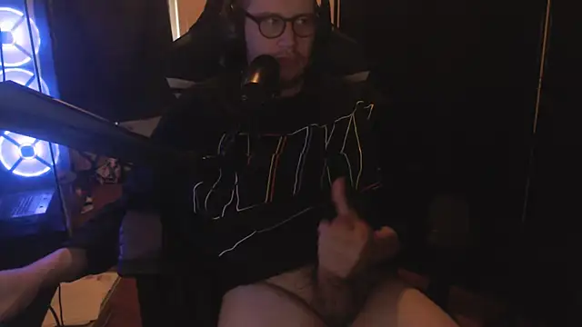 chicostick413 online show from 11/06/25, 03:16