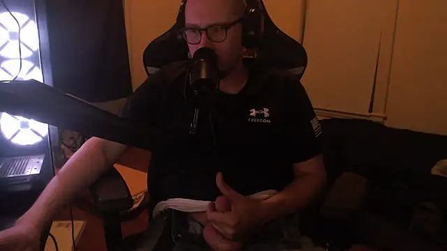 chicostick413 online show from 10/26/25, 02:12