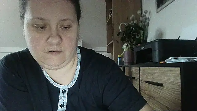 Snapshot of ReifeVenna chatting on 11/17/25, 01:59 ReifeVenna online show from 11/17/25, 01:59