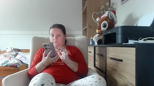 Snapshot of ReifeVenna chatting on 12/22/25, 11:32 ReifeVenna online show from 12/22/25, 11:32