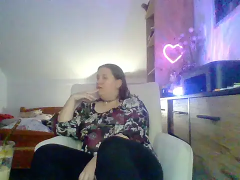 Snapshot of ReifeVenna chatting on 10/21/25, 06:51 ReifeVenna online show from 10/21/25, 06:51