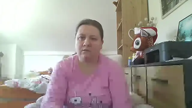Snapshot of ReifeVenna chatting on 02/02/26, 10:03 ReifeVenna online show from 02/02/26, 10:03