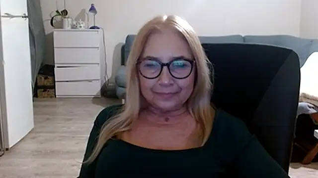 Snapshot of sofia_xkiss chatting on 02/21/25, 06:04 sofia xkiss online show from 02/21/25, 06:04