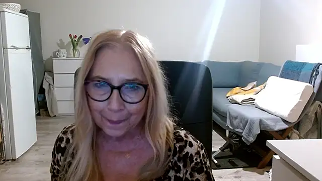 Snapshot of sofia_xkiss chatting on 03/08/25, 05:43 sofia xkiss online show from 03/08/25, 05:43