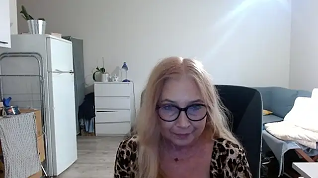 Snapshot of sofia_xkiss chatting on 02/24/25, 07:44 sofia xkiss online show from 02/24/25, 07:44