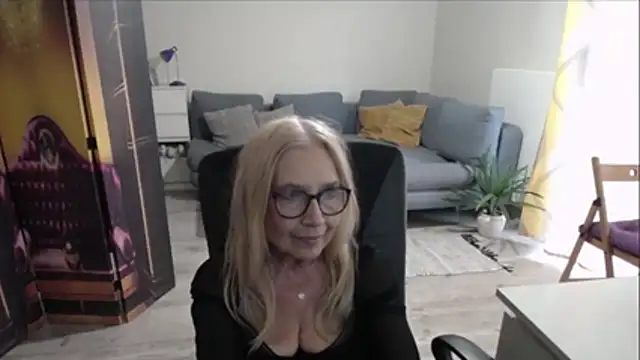 Snapshot of sofia_xkiss chatting on 04/20/26, 01:45 sofia xkiss online show from 04/20/26, 01:45