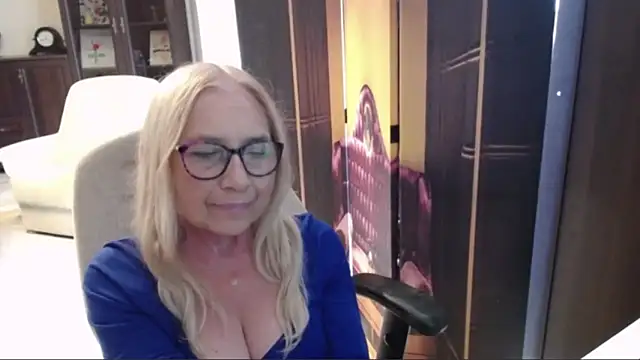 Snapshot of sofia_xkiss chatting on 07/12/26, 01:45 sofia xkiss online show from 07/12/26, 01:45