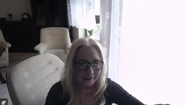 Snapshot of sofia_xkiss chatting on 05/17/26, 01:44 sofia xkiss online show from 05/17/26, 01:44