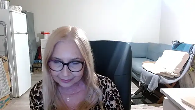 Snapshot of sofia_xkiss chatting on 03/18/25, 01:13 sofia xkiss online show from 03/18/25, 01:13